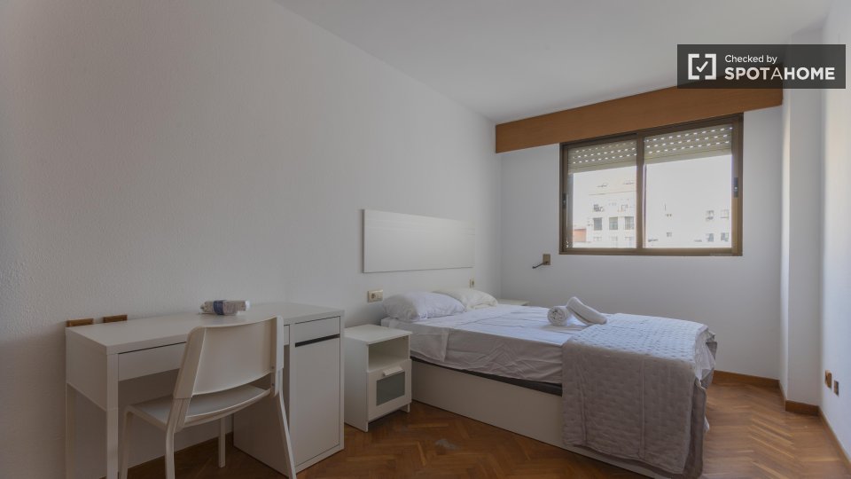 Double room Valencia, 5 beds, 240m² — photo 62