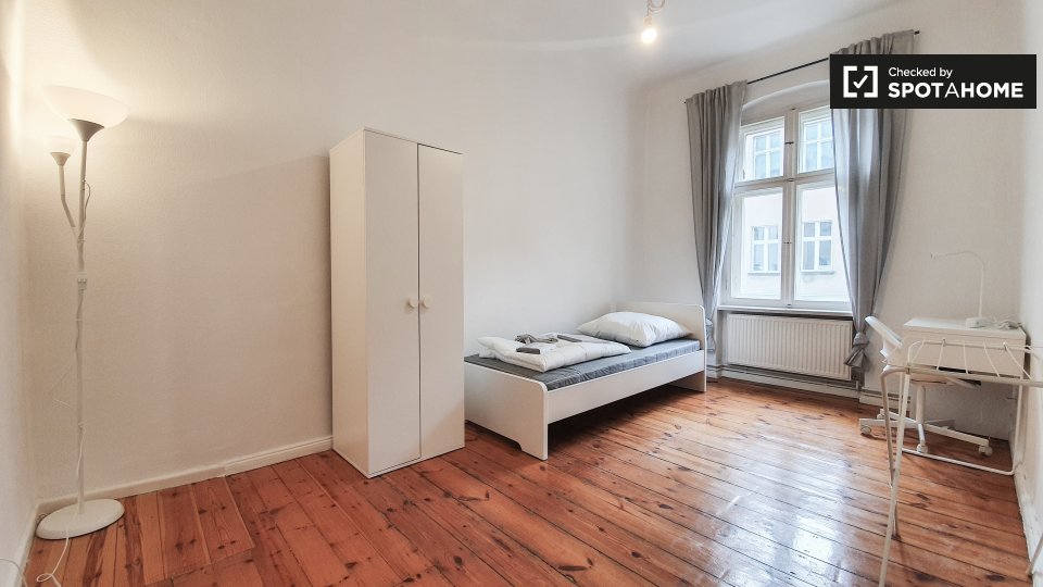 Double room Berlin, 3 beds — photo 4