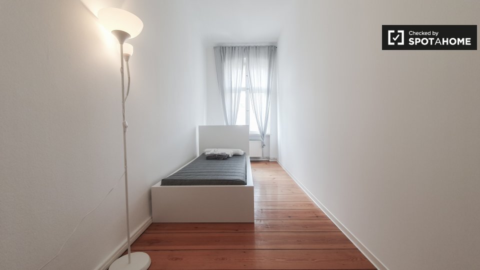 Rooms for rent in an apartment with 3 bedrooms in Berlin