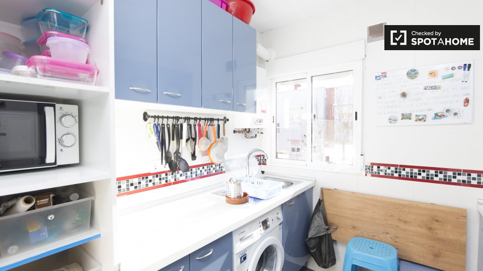 Double room Madrid, 3 beds, 72m² — photo 12