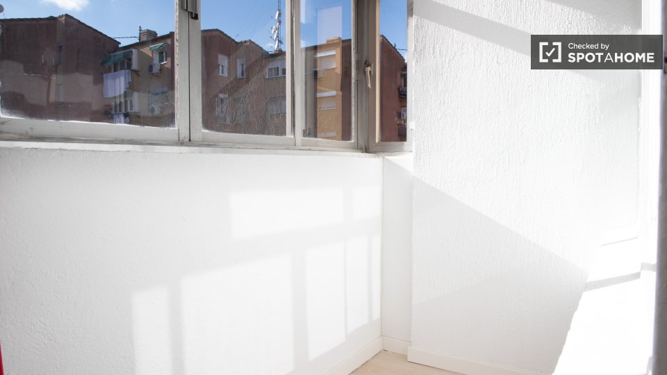 Double room Madrid, 3 beds, 56m² — photo 10