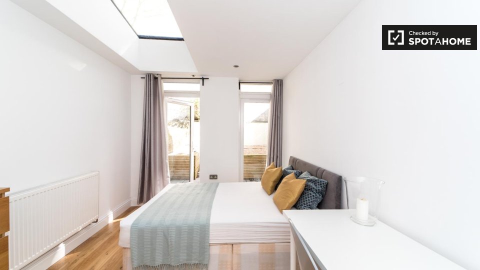 Double room London, 3 beds, 65m² — photo 1