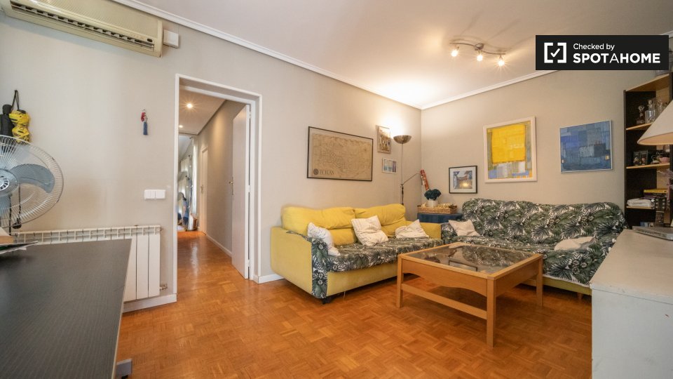 Double room Madrid, 5 beds, 150m² — photo 6