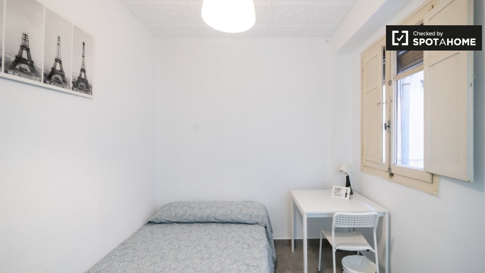 Double room Valencia, 3 beds — photo 12