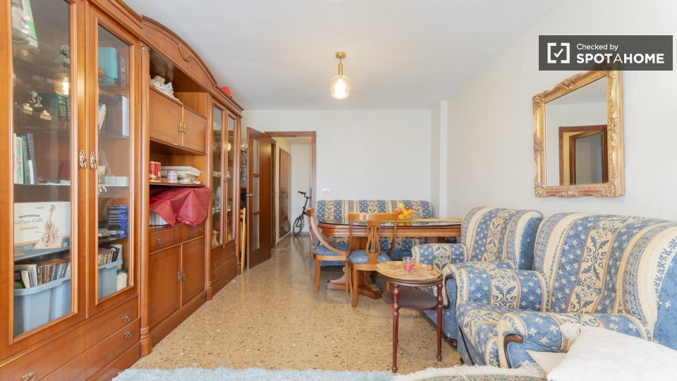 Stanza in un appartamento condiviso con 2 camere da letto in affitto, Malilla - à Valence