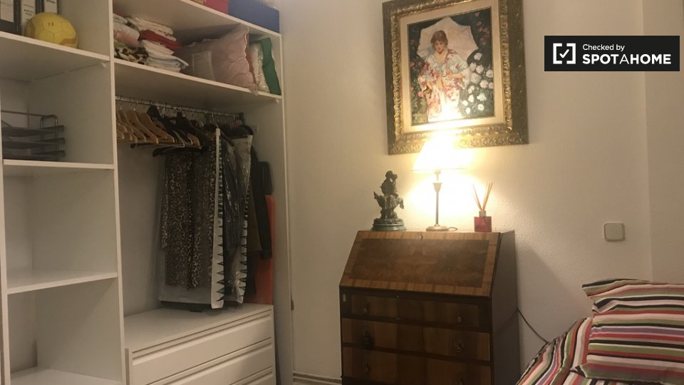 Double room Madrid, 2 beds, 90m² — photo 4