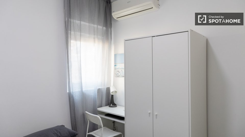 Double room Madrid, 5 beds — photo 3