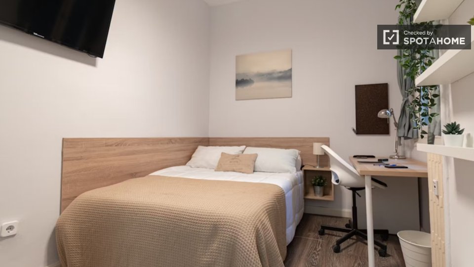 Double room Madrid, 5 beds, 120m² — photo 28