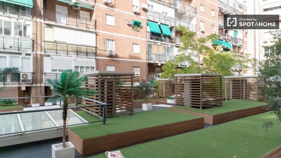 Double room Madrid, 6 beds, 116m² — photo 17