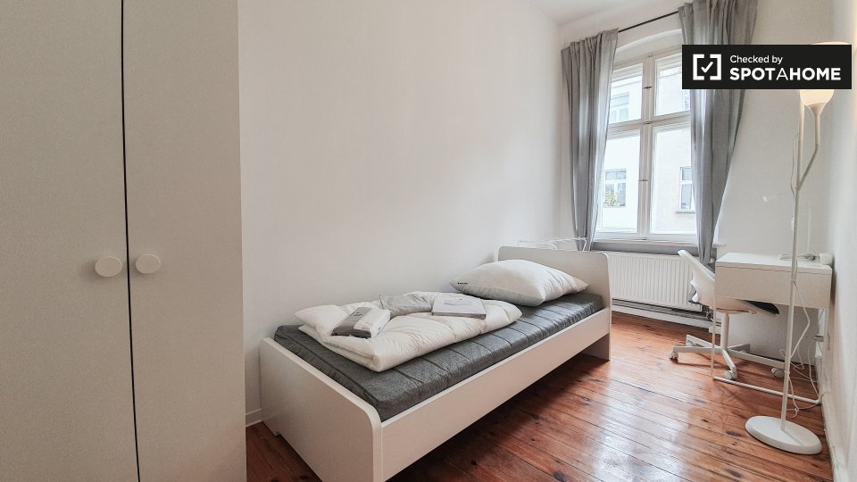 Double room Berlin, 3 beds — photo 14