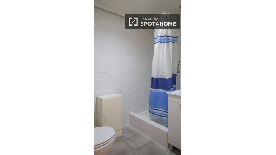 Double room Madrid, 4 beds, 70m² — photo 17