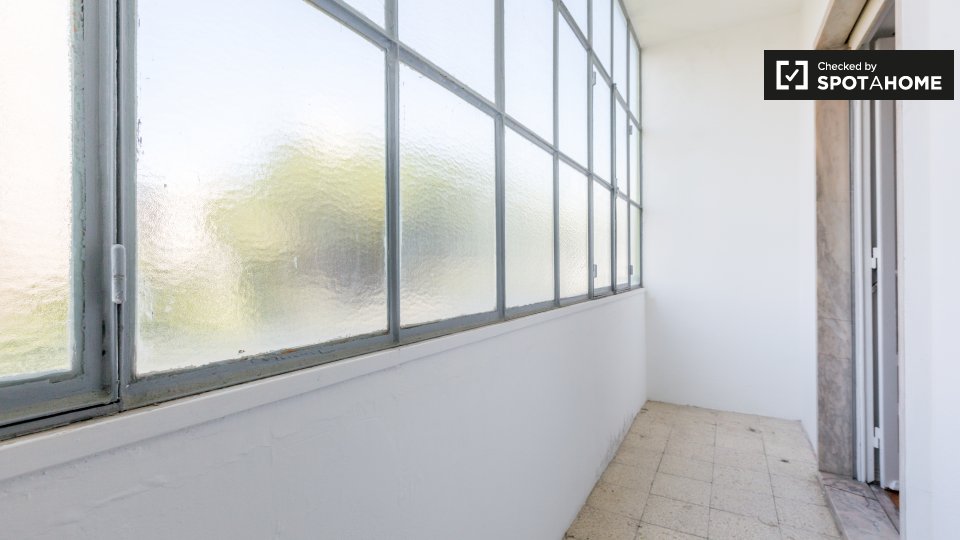 Double room Lisbon, 3 beds — photo 4