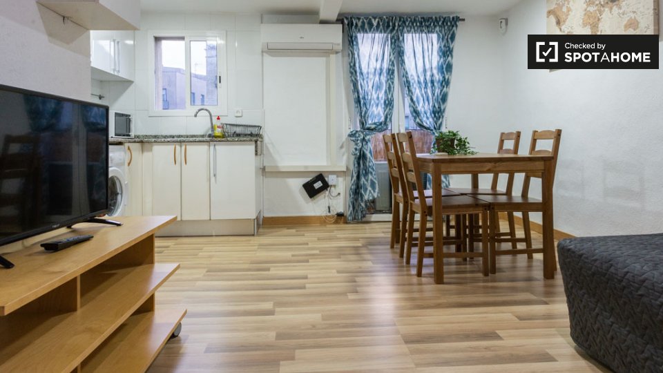 Apartment Barcelona, 1 bed, 40m² — photo 1