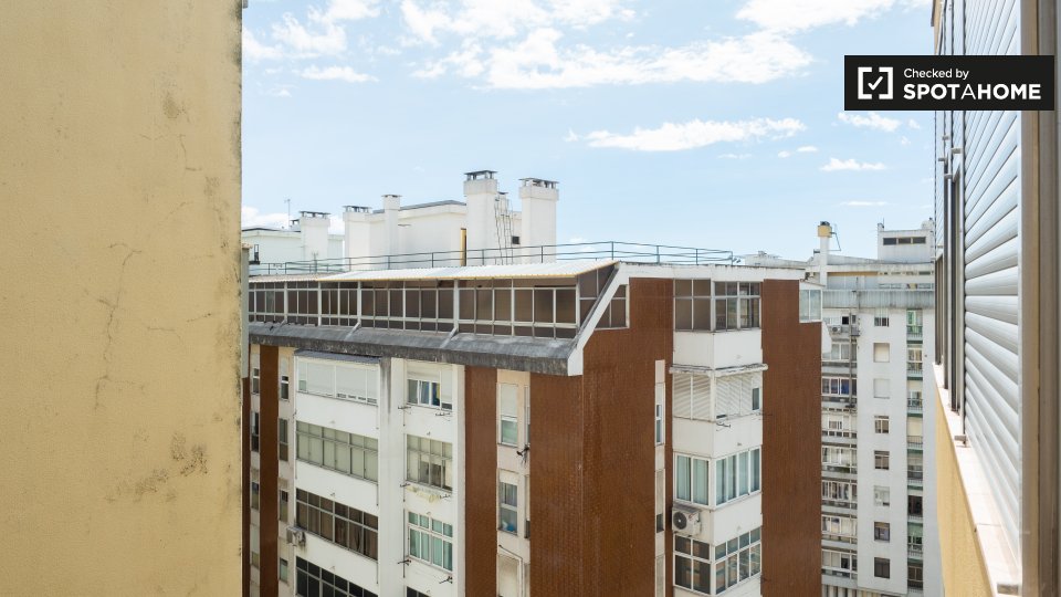 Double room Lisbon, 2 beds, 84m² — photo 9