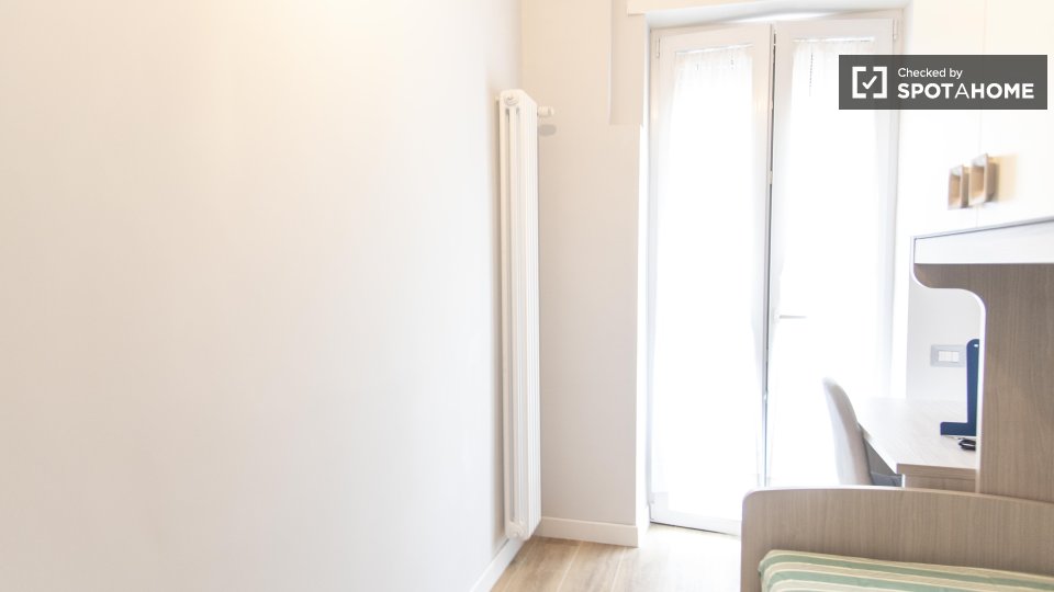 Double room Rome, 3 beds — photo 7