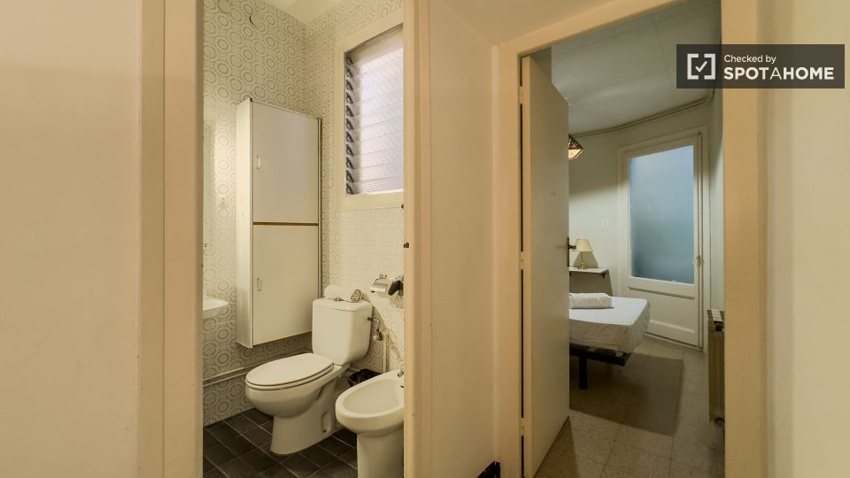 Apartment Barcelona, 3 beds, 65m² — photo 2