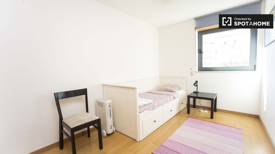 Double room Lisbon, 3 beds, 80m² — photo 2