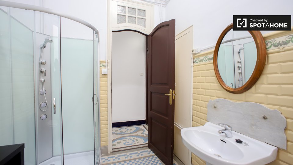 Double room Valencia, 10 beds, 300m² — photo 19