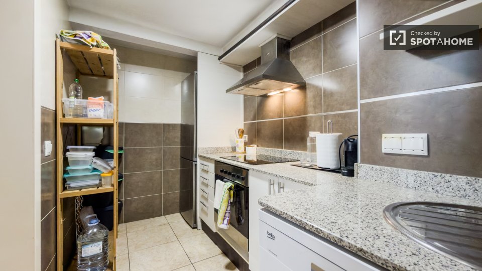 Double room Barcelona, 3 beds, 68m² — photo 18