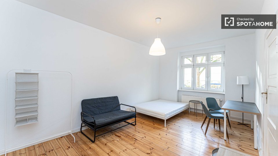 Double room Berlin, 3 beds, 73m² — photo 12