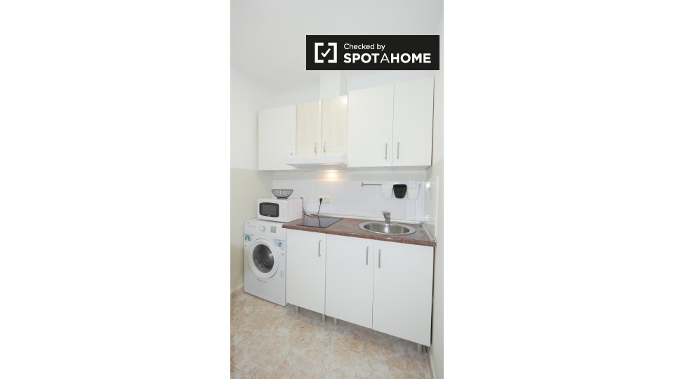Double room Barcelona, 3 beds, 55m² — photo 7