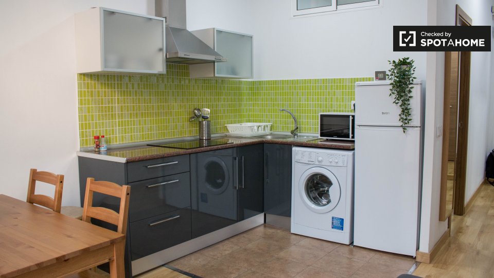 Double room Barcelona, 3 beds, 60m² — photo 10