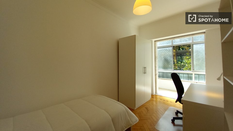 Double room Lisbon, 2 beds, 60m² — photo 12
