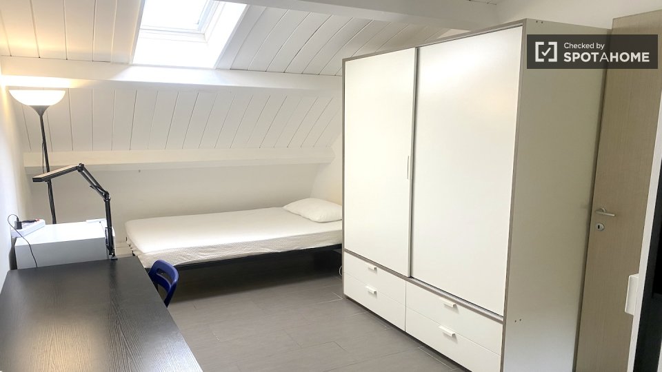 Double room Rome, 3 beds — photo 12