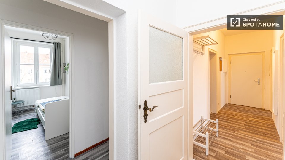 Double room Berlin, 5 beds, 69m² — photo 4