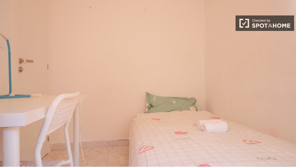 Double room Madrid, 4 beds, 70m² — photo 2