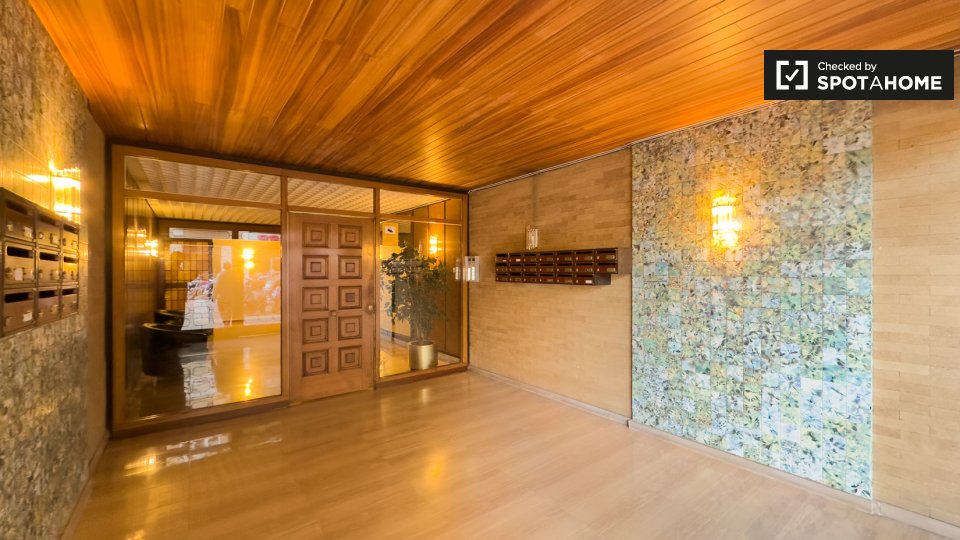 Double room Barcelona, 2 beds, 60m² — photo 9