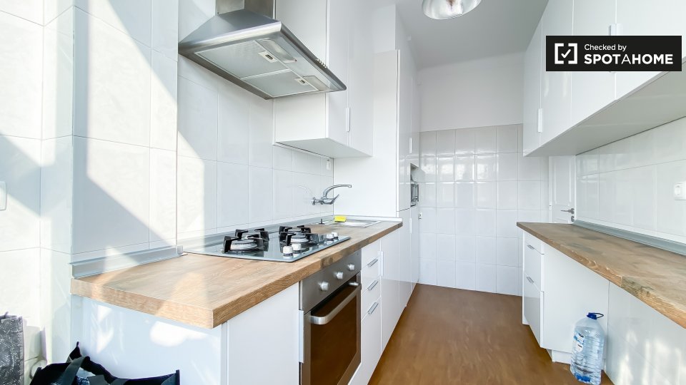 Double room Lisbon, 3 beds, 63m² — photo 4