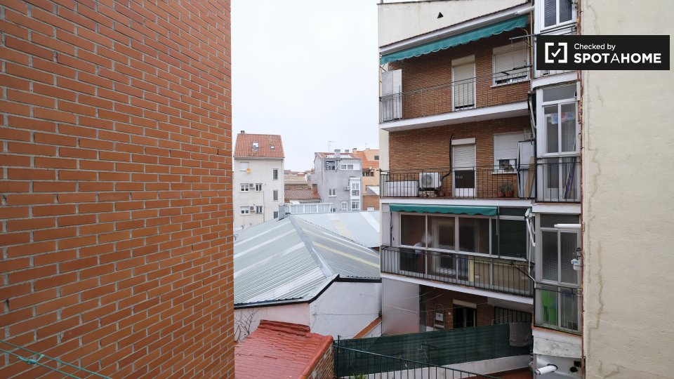 Double room Madrid, 6 beds, 160m² — photo 14