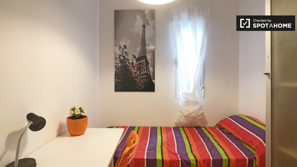 Double room Madrid, 7 beds, 130m² — photo 3