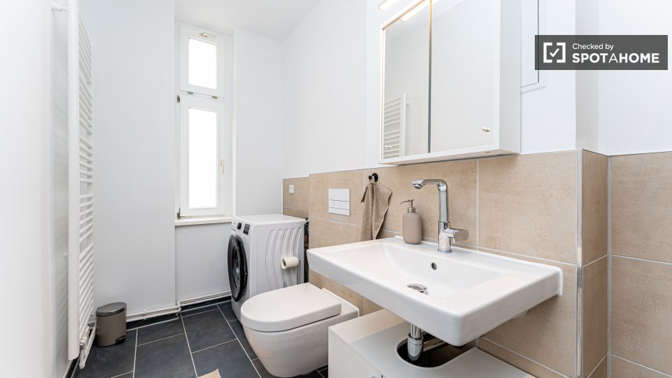 Double room Berlin, 5 beds, 79m² — photo 13