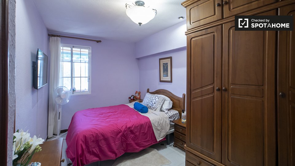 Double room Valencia, 3 beds, 90m² — photo 1