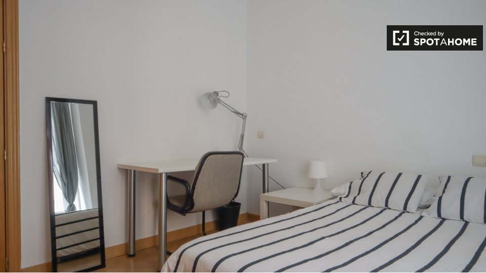 Double room Madrid, 5 beds — photo 3