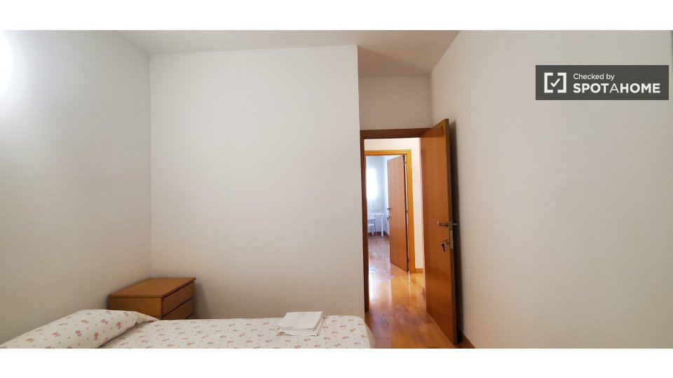 Double room Barcelona, 4 beds, 90m² — photo 4