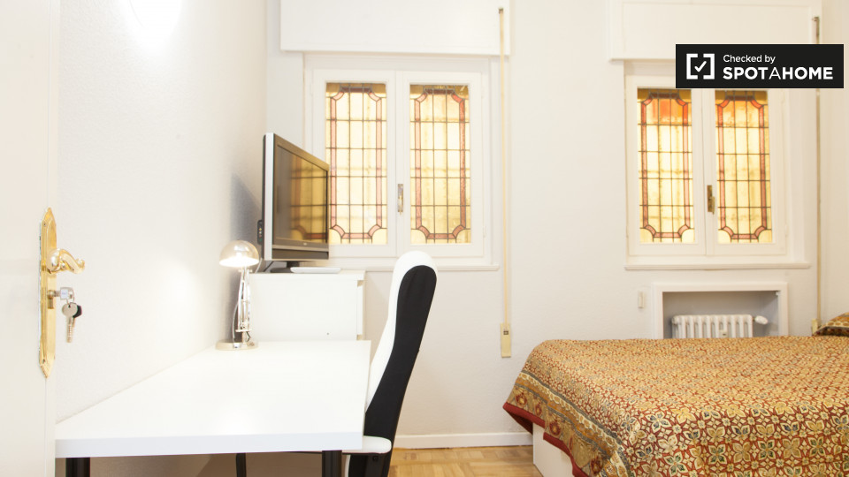 Double room Madrid, 7 beds, 199m² — photo 1