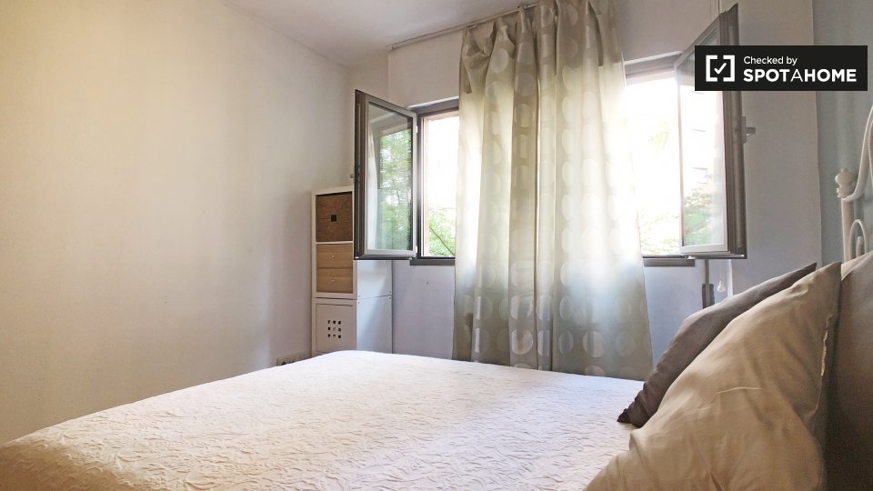 Double room Madrid, 2 beds, 80m² — photo 1