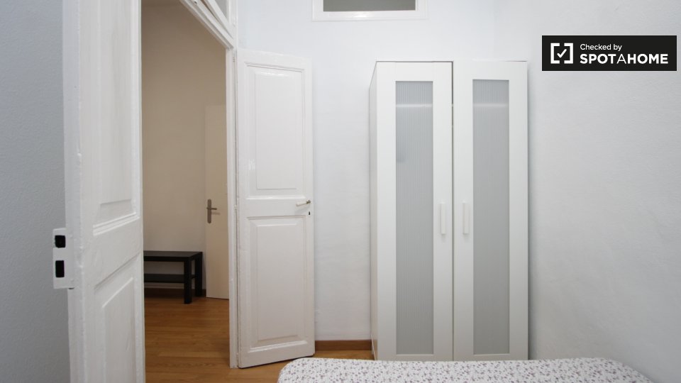 Double room Barcelona, 2 beds, 50m² — photo 12