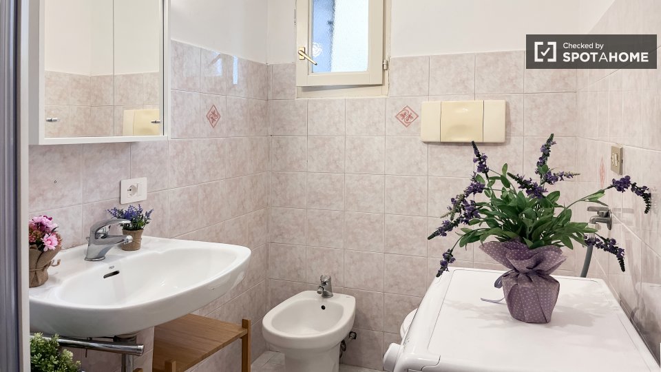 Double room Milan, 2 beds — photo 11