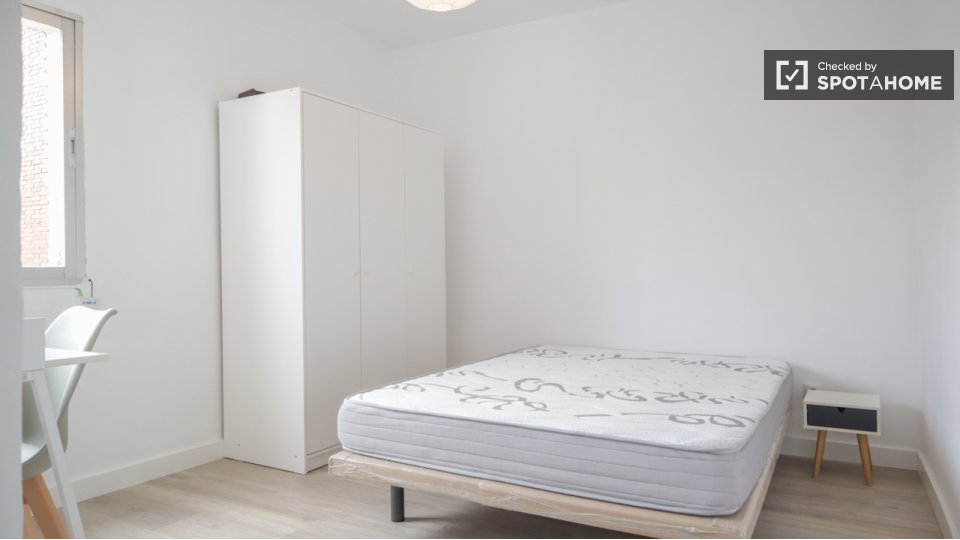 Double room Madrid, 4 beds, 65m² — photo 17