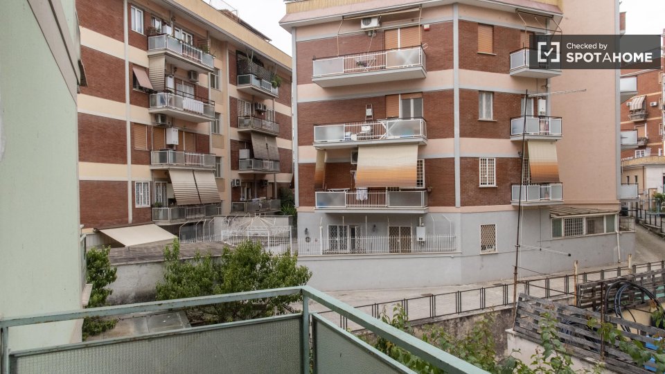 Double room Rome, 3 beds — photo 17