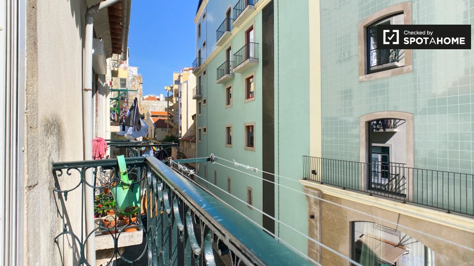 Double room Lisbon, 2 beds, 65m² — photo 17