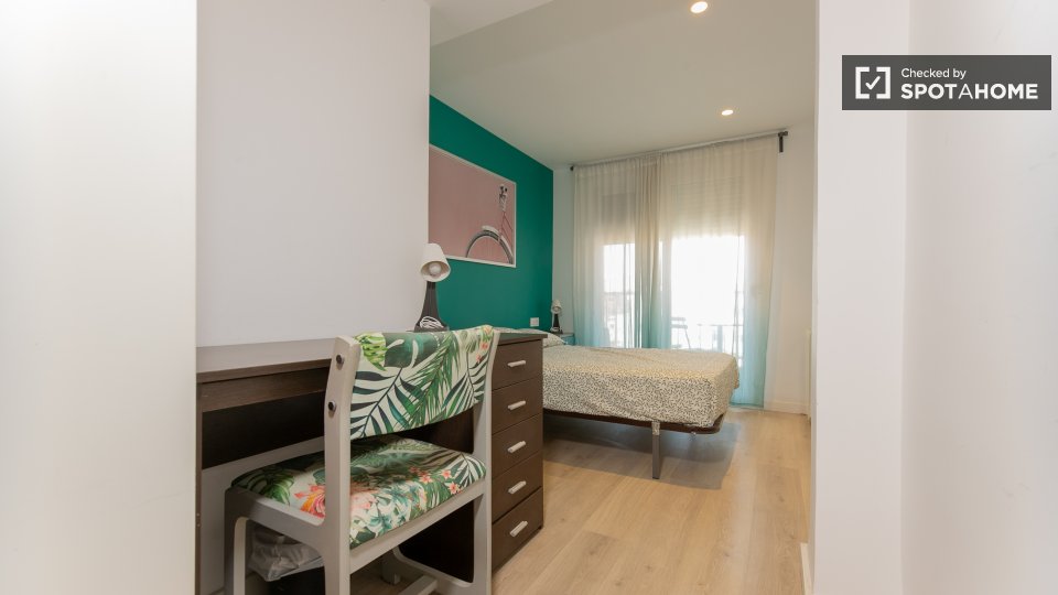 Rooms for rent in an apartment with 5 bedrooms in Valencia! - in Valencia