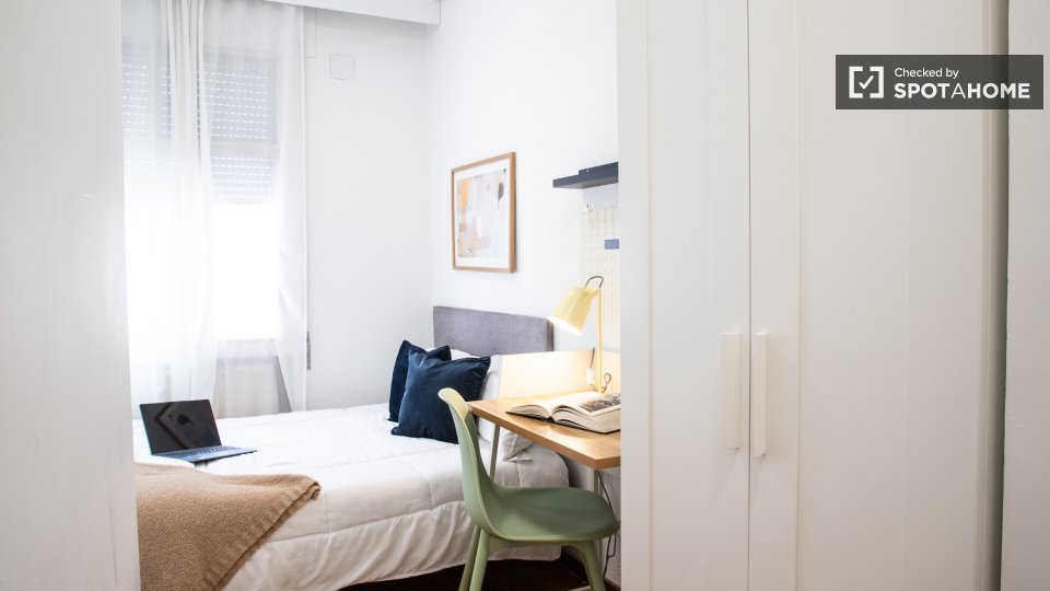 Double room Madrid, 5 beds — photo 17