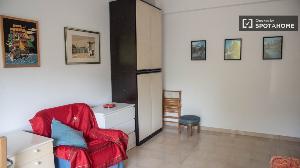 Double room Rome, 3 beds — photo 25