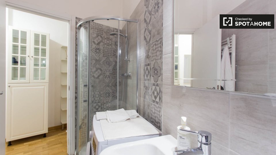 Double room Milan, 3 beds, 70m² — photo 10
