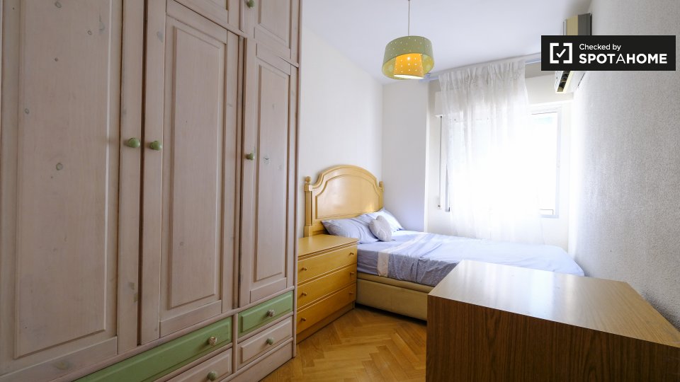 Double room Madrid, 4 beds, 100m² — photo 1